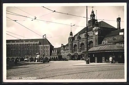 AK Lübeck, Bahnhof, Vorplatz mit LSA