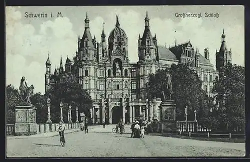 AK Schwerin i. M., vor dem Schloss