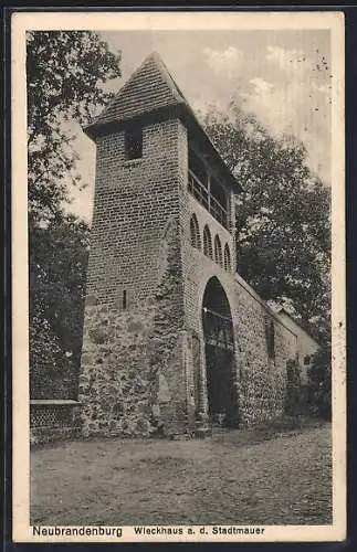 AK Neubrandenburg, Wieckhaus a. d. Stadtmauer