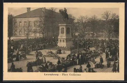 AK Luxembourg, La place Guillaume II avec le monument