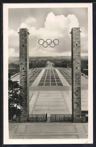 AK Reichssportfeld, Blick von der Deutschen Kampfbahn durch das Osttor