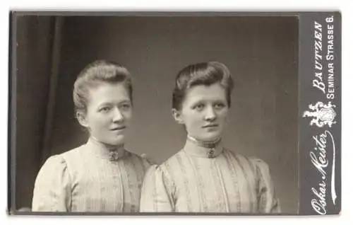 Fotografie Oskar Meister, Bautzen, Seminar Strasse 6, Porträt zweier Frauen in eleganter Kleidung