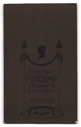 Fotografie Ferd. Lippold, Königstein a. E., am Julius Otto Denkmal, Porträt eines eleganten Herrn