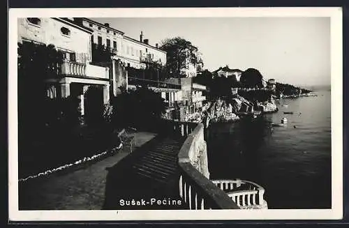 AK Susak-Pecine, Terrasse an der Küste