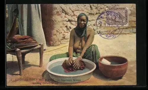 AK Egypt, Soudanese Woman washing clothes, nackte Araberin als Waschfrau