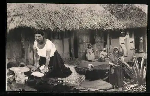 AK Mexikanerin beim Backen von Tortillas