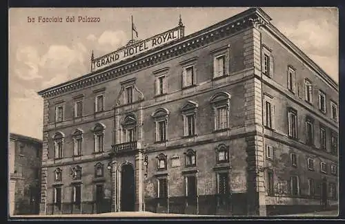 AK Orvieto /Umbria, La Facciata del Palazzo, Grand Hotel Royal