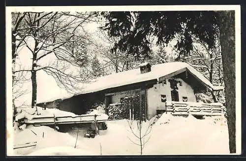 Foto-AK Grassau / Chiemgau, Verschneites Gasthaus