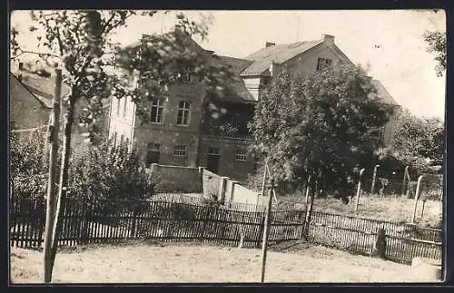 Foto-AK Stollberg /Erzg., Wohnhaus mit Garten