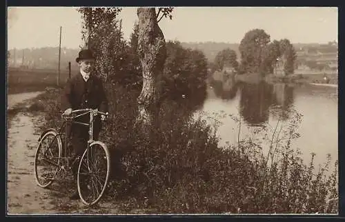 AK Pforzheim, Junge mit Fahrrad am Flussufer