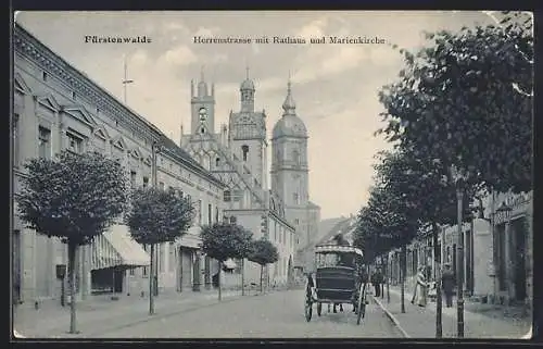 AK Fürstenwalde / Spree, Herrenstrasse mit Rathaus und Marienkirche