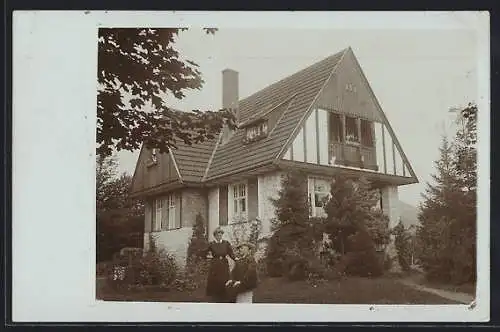 AK Bad Sachsa, Älteres Ehepaar im Garten ihrer Villa, 1909