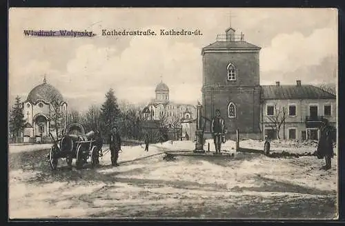 AK Wladimir Wolynsky, Kathedrastrasse, Ortspartie mit Brunnen im Winter