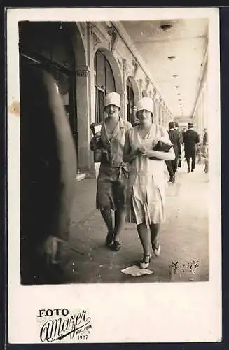 AK Mar del Plata, Strassenpartie mit Passanten