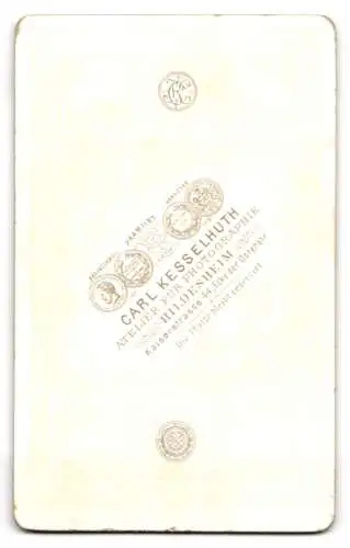 Fotografie Carl Kesselhuth, Hildesheim, Kaiserstrasse 44, Dame mit drei Kindern
