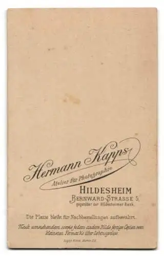 Fotografie Hermann Kapps, Hildesheim, Bernward-Str. 5, Porträt einer Dame in eleganter Kleidung