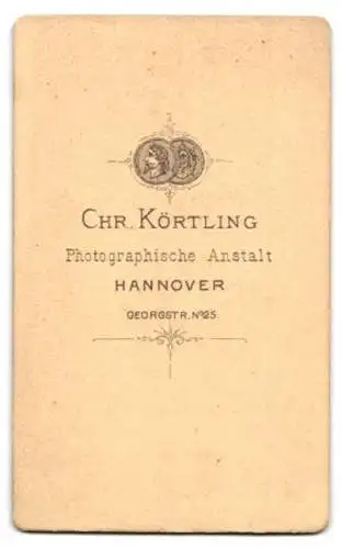 Fotografie Chr. Körtling, Hannover, Georgstr. 25, Portrait eines Mannes mit Bart und Anzug