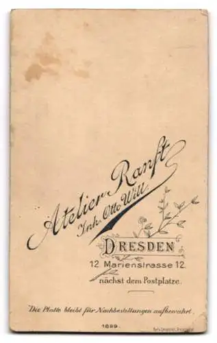 Fotografie Atelier Ranft, Dresden, Marienstrasse 12, Portrait eines Mannes im Anzug