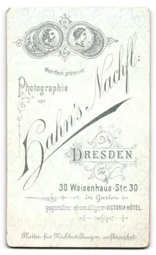 Fotografie Hahn`s Nachf., Dresden, Waisenhaus-Strasse 30, Zwei Damen in taillierten Kleidern