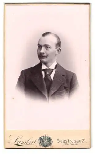 Fotografie Lambert, Dresden, Seestrasse 21, Portrait eines Herren in Anzug