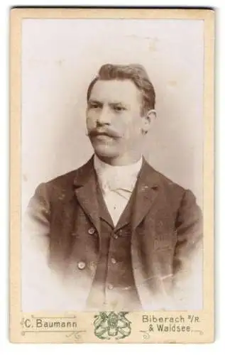 Fotografie C. Baumann, Biberach a. R., Portrait eines Mannes mit Schnurrbart