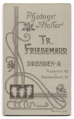 Fotografie Tr. Friedemann, Dresden, Rosenstr. 48, Porträt eines Mannes im Anzug