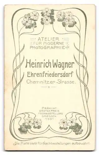 Fotografie Heinrich Wagner, Ehrenfriedersdorf, Chemnitzer Strasse, Sitzender Mann im Anzug