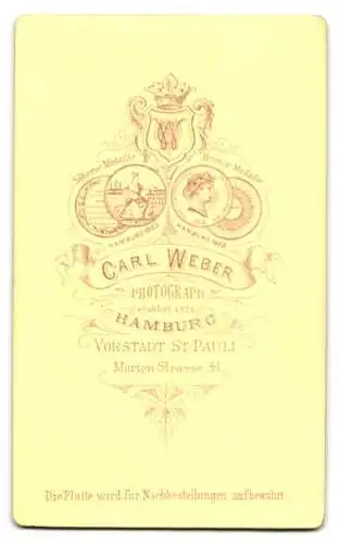 Fotografie Carl Weber, Hamburg, Marien-Strasse 41, Porträt eines jungen Mannes in Anzug