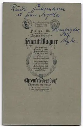 Fotografie Heinrich Wagner, Ehrenfriedersdorf, Chemnitzerstrasse, Elegantes Paar in Winterkleidung