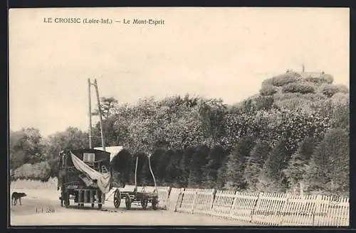 AK Le Croisic, Le Mont-Esprit avec une charrette près d`une haie