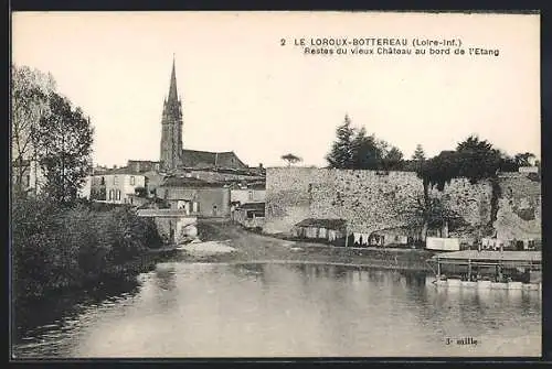 AK Le Loroux-Bottereau, Restes du vieux Château au bord de l`Étang