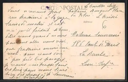 AK Le Croisic, Quai du Port Ciguet avec des bateaux et des passants
