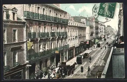 AK Saint-Nazaire, La Rue Villebois-Mareuil avec voitures et passants