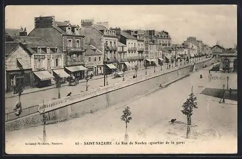 AK Saint-Nazaire, La Rue de Nantes, quartier de la gare