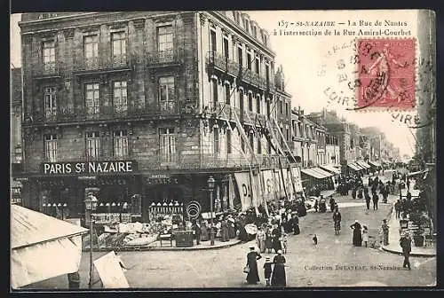 AK Saint-Nazaire, La Rue de Nantes à l`intersection de la Rue Amiral-Courbet