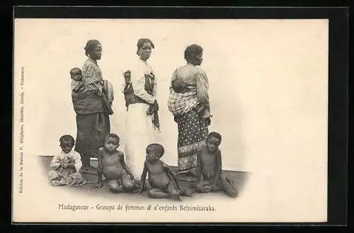 AK Madagascar, Groupe de femmes et d`enfants Betsimisaraka