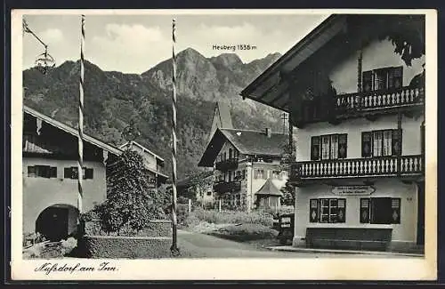 AK Nussdorf am Inn, Strassenpartie mit Heuberg-Panorama