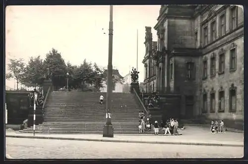 AK Dresden, Brühlsche Terrasse, Treppenaufgang