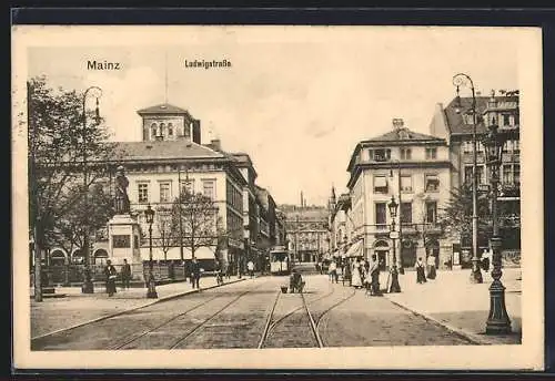 AK Mainz, Ludwigstrasse mit Denkmal u. Strassenbahn