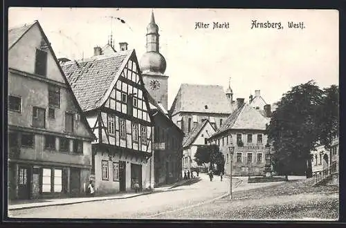 AK Arnsberg /Westf., Alter Markt mit Kirche und Gasthaus, Strassenpartie