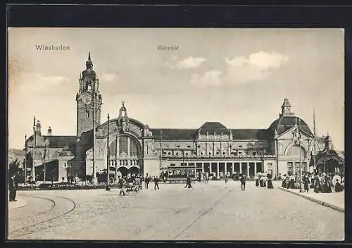 AK Wiesbaden, Platz vor dem Bahnhof