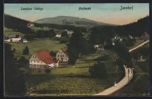 AK Kurort Jonsdorf, Ortspanorama mit Hochwald u. Blick ins Lausitzer Gebirge