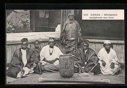 AK Dakar, Sénégalais sculpteurs sur bois, Afrikanische Bildhauer