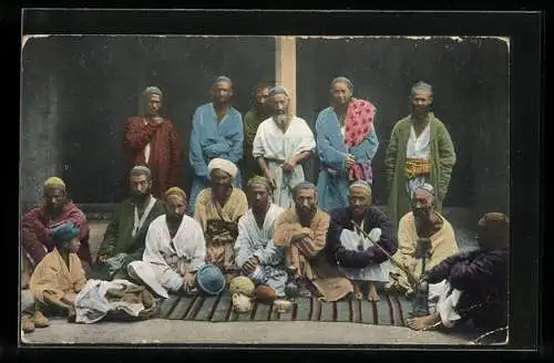 AK Gruppenbild Russen in Volkstracht aus Zentralasien