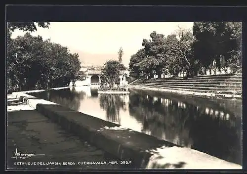 AK Cuernavaca /Mor., Estanque del Jardin Borda