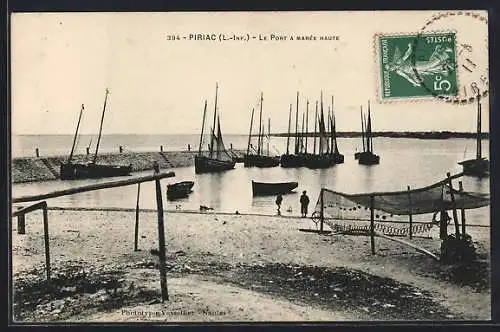 AK Piriac, Le Port à marée haute avec bateaux de pêche et plage