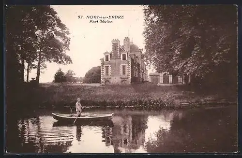 AK Nort-sur-Erdre, Port Mulon avec un homme en barque devant un château
