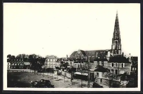 AK Châteaubriant, Place de la Motte et Clocher de l`Église Saint-Nicolas