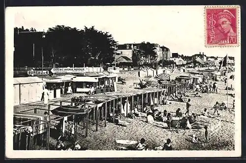 AK Pornichet, Vue de la plage avec cabines et vacanciers