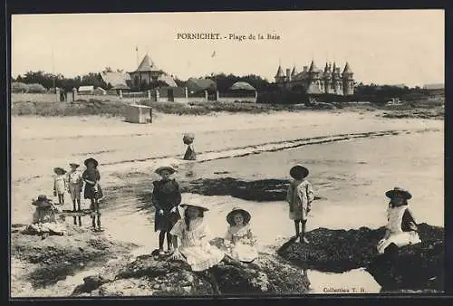 AK Pornichet, Plage de la Baie avec des enfants jouant au bord de l`eau